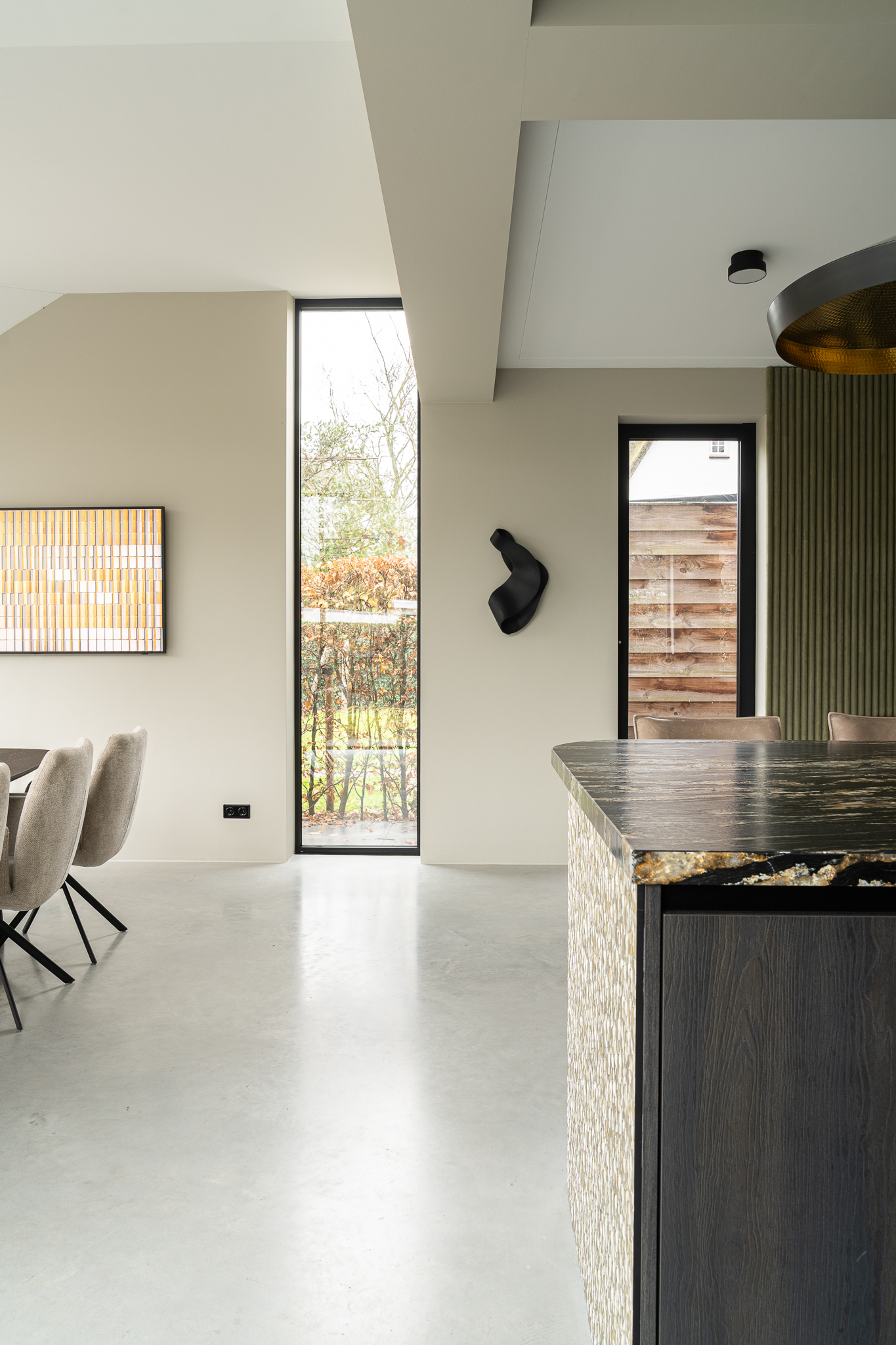 Interieurfotografie lichte woning met beige en groen tinten